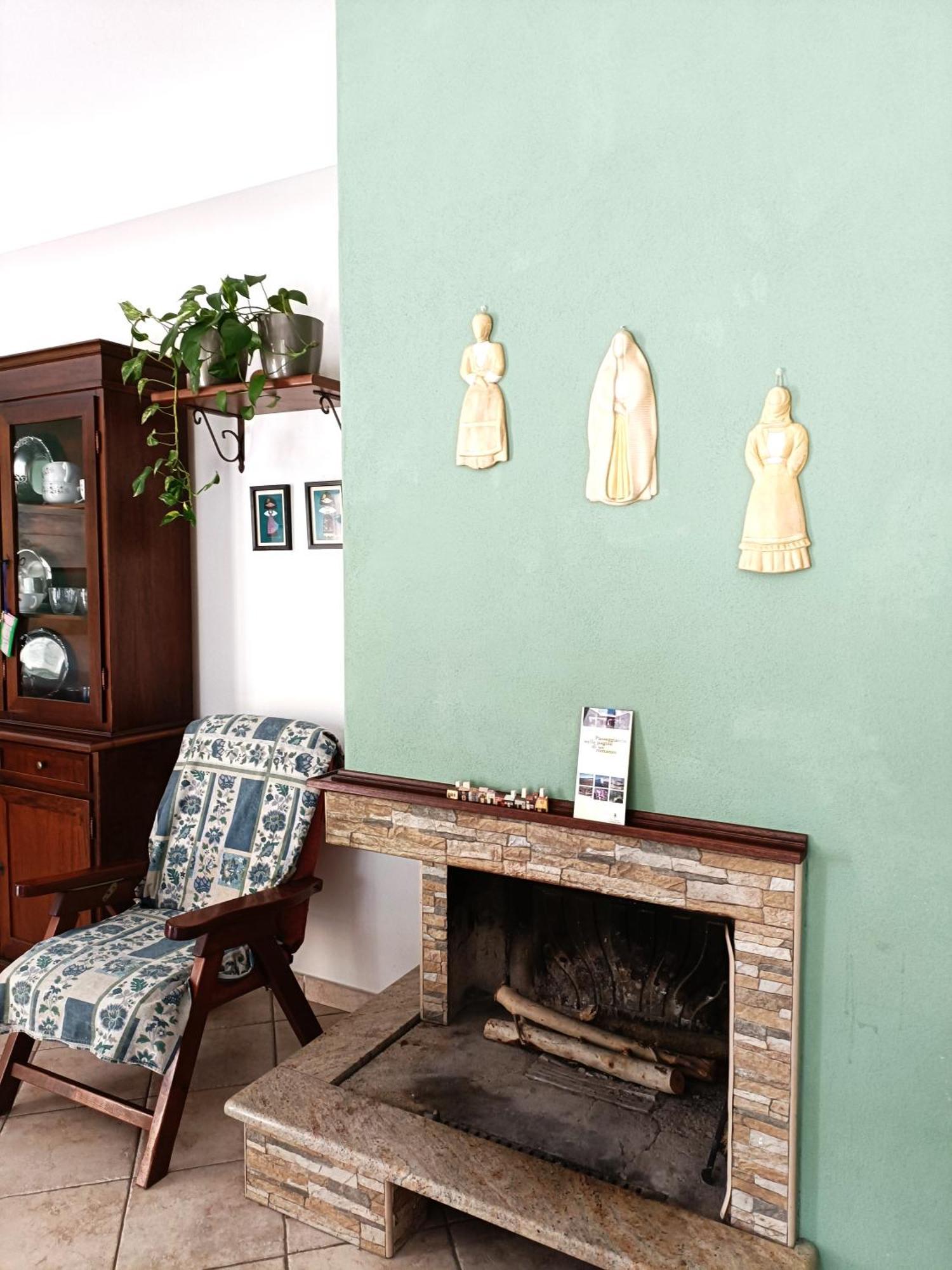 Giarranas House - Apartment With Coutyard Villacidro Екстериор снимка